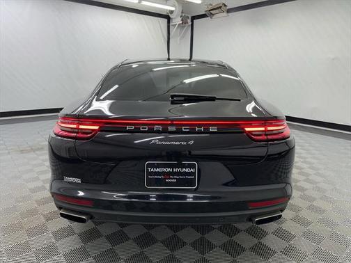 2018 Porsche Panamera 4