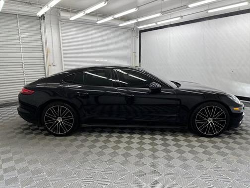 2018 Porsche Panamera 4