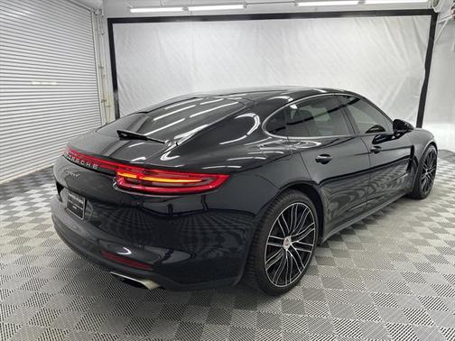 2018 Porsche Panamera 4