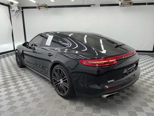 2018 Porsche Panamera 4