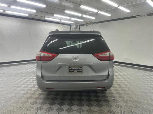 2018 Toyota Sienna LE