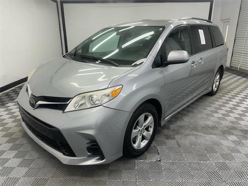 2018 Toyota Sienna LE