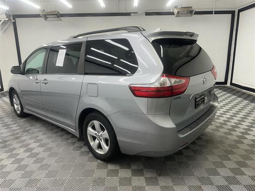 2018 Toyota Sienna LE