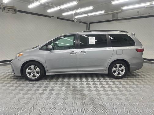 2018 Toyota Sienna LE