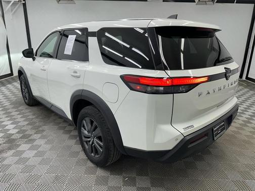 2023 Nissan Pathfinder S FWD