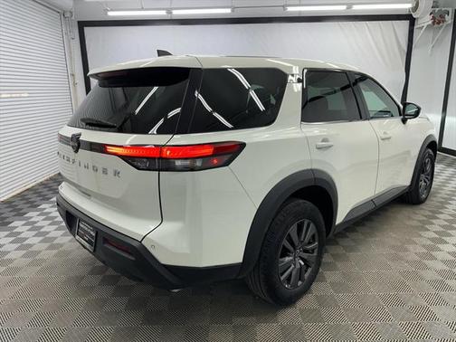 2023 Nissan Pathfinder S FWD