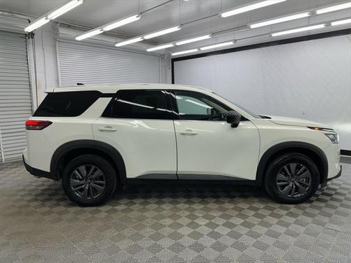 2023 Nissan Pathfinder S FWD
