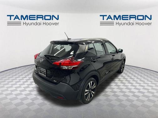 Super Black 2018 Nissan Kicks SV