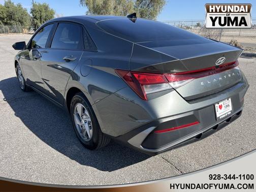 2025 Hyundai ELANTRA SE