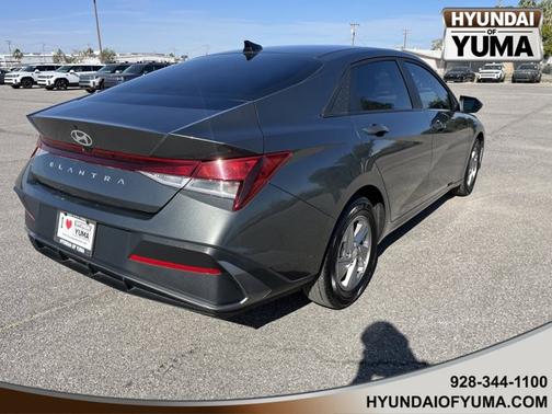 2025 Hyundai ELANTRA SE