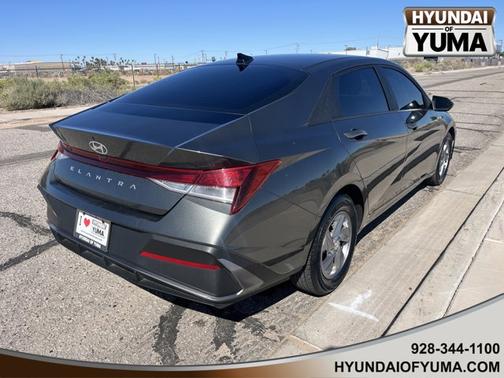 2024 Hyundai ELANTRA SE