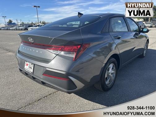 2025 Hyundai ELANTRA SE