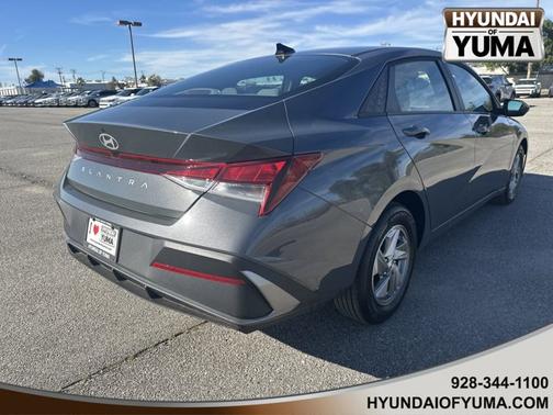 2025 Hyundai ELANTRA SE