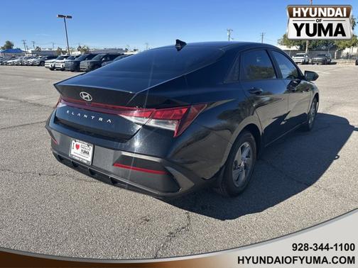 2024 Hyundai ELANTRA SE