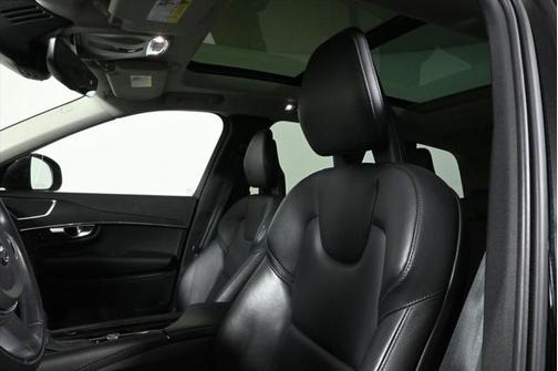 2020 Volvo XC90 T5 Momentum