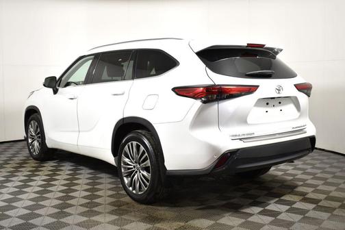 2022 Toyota Highlander Platinum