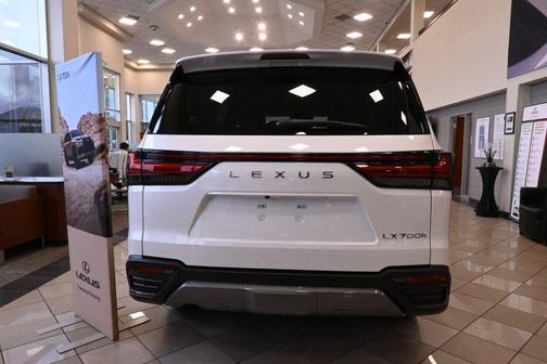 2025 Lexus LX 700h Overtrail