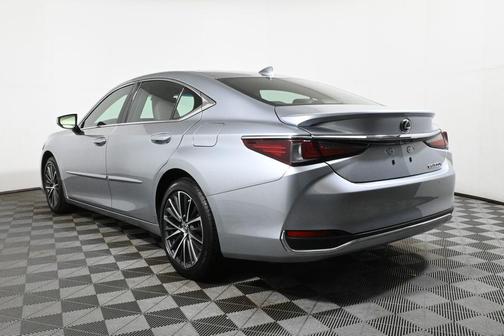 2025 Lexus ES 300h Base