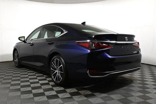 2025 Lexus ES 300h Base