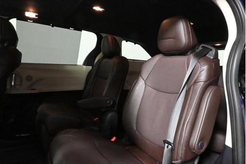 2024 Toyota Sienna Platinum 7 Passenger