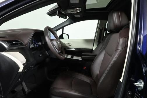 2024 Toyota Sienna Platinum 7 Passenger