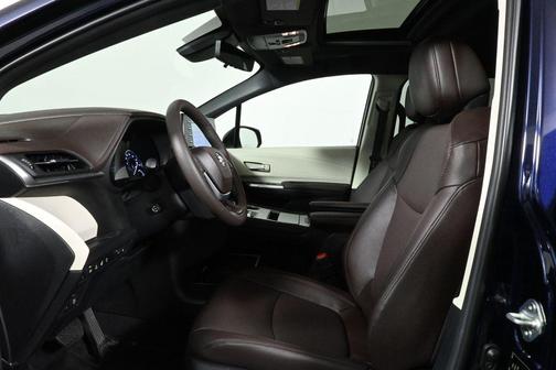 2024 Toyota Sienna Platinum 7 Passenger