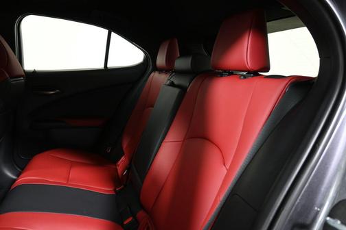 2025 Lexus UX 300h F SPORT Handling