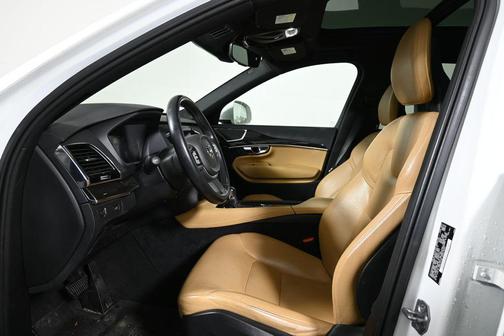 2018 Volvo XC90 T6 Momentum