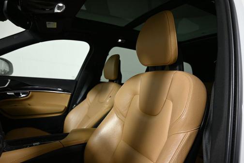 2018 Volvo XC90 T6 Momentum