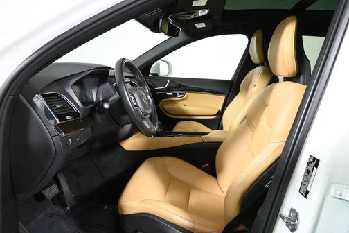 2018 Volvo XC90 T6 Momentum