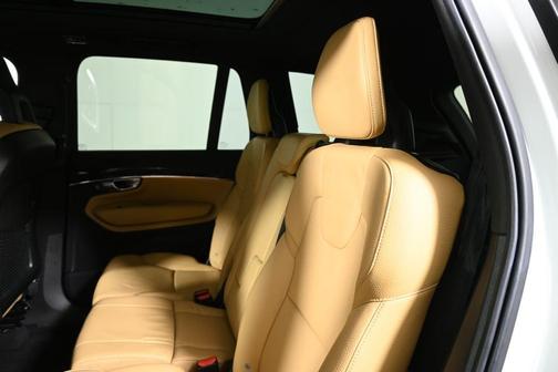 2018 Volvo XC90 T6 Momentum