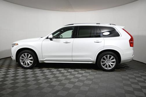 2018 Volvo XC90 T6 Momentum
