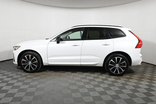 2023 Volvo XC60 B5 Plus Dark Theme