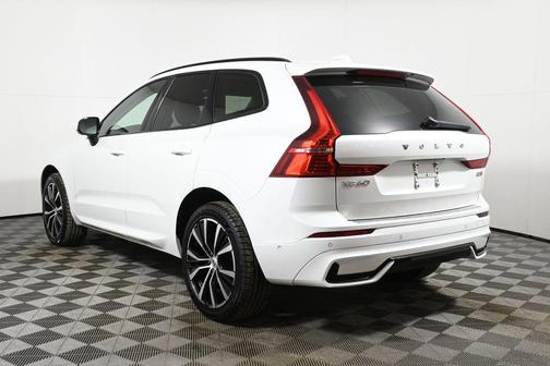 2023 Volvo XC60 B5 Plus Dark Theme