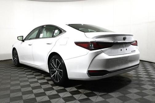 2025 Lexus ES 300h Base