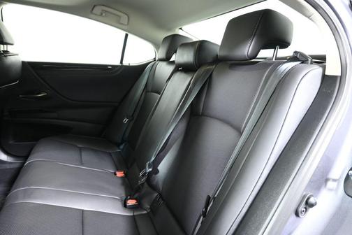 2020 Lexus ES 300h Base