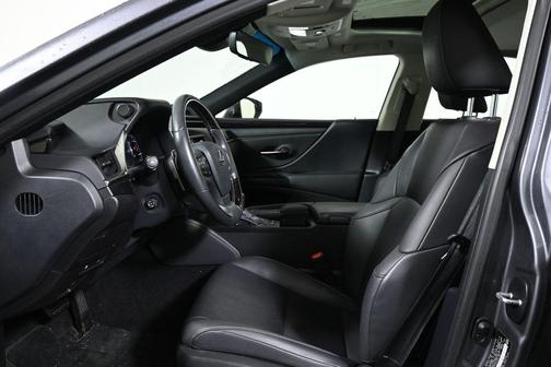 2020 Lexus ES 300h Base