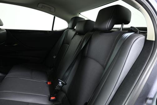 2020 Lexus ES 300h Base