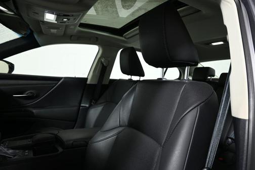 2020 Lexus ES 300h Base