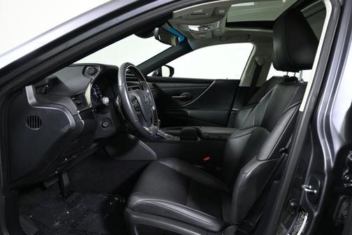 2020 Lexus ES 300h Base