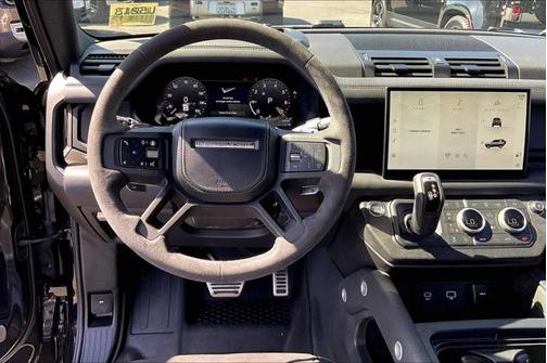 2024 Land Rover Defender V8