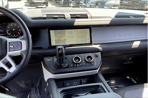 2024 Land Rover Defender 90 P400 X-Dynamic SE