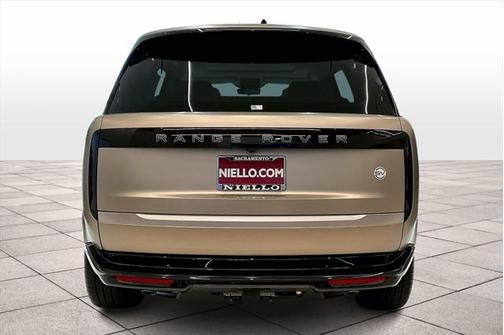 2025 Land Rover Range Rover P615 SV