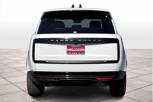 2025 Land Rover Range Rover P400 SE