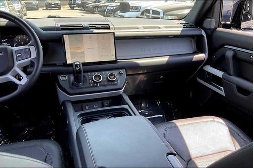 2024 Land Rover Defender 110 P500 SE