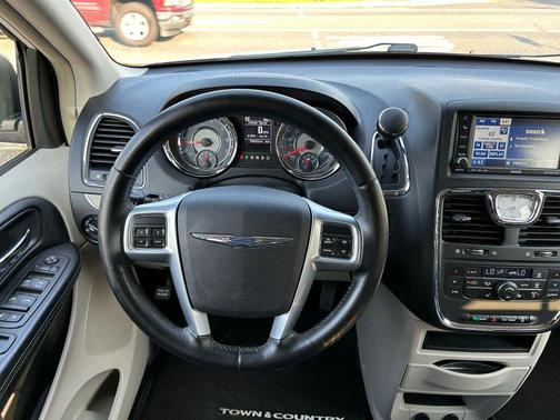 2011 Chrysler Town & Country Touring-L