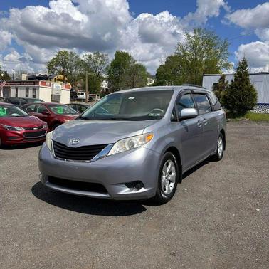 Silver Sky Metallic 2013 Toyota Sienna LE