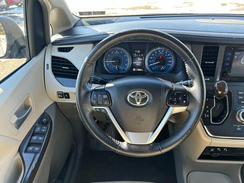 2017 Toyota Sienna Limited