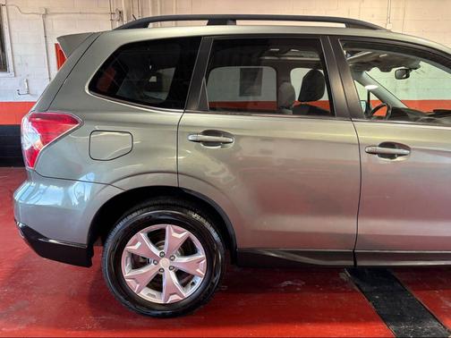 Jasmine Green Metallic 2014 Subaru Forester 2.5i Touring