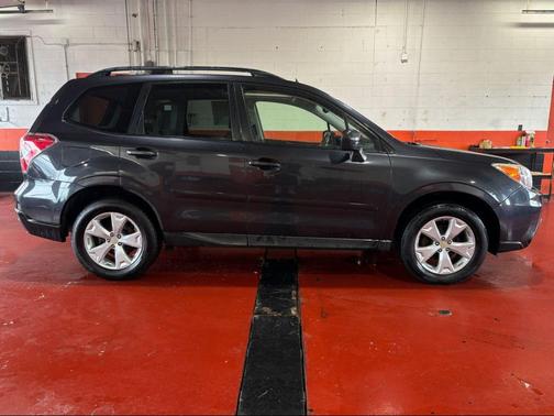Dark Gray Metallic 2016 Subaru Forester 2.5i Premium